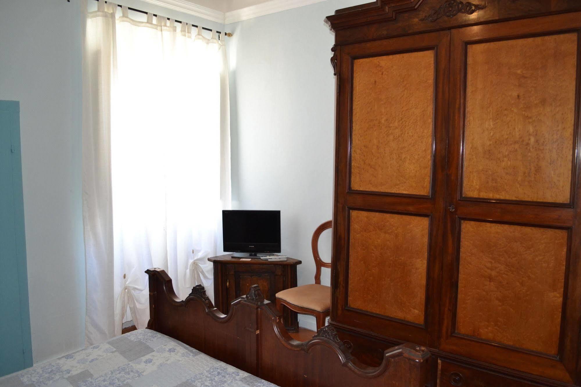 Corte Palazzo Picedi Benettini Sarzana Exteriör bild