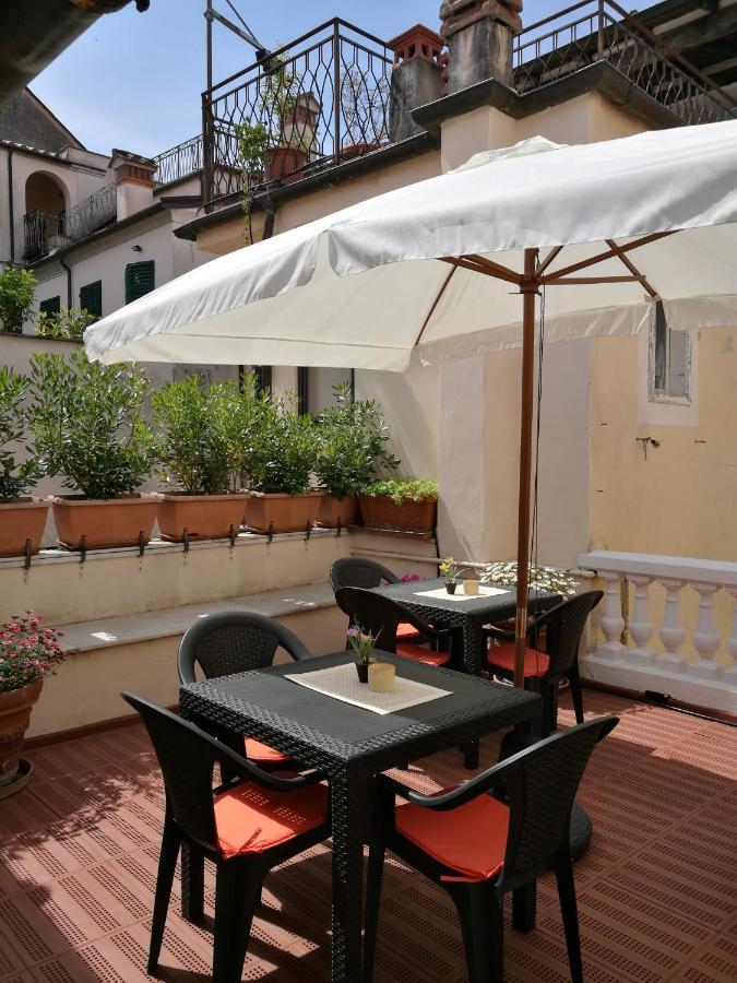 Corte Palazzo Picedi Benettini Sarzana Exteriör bild